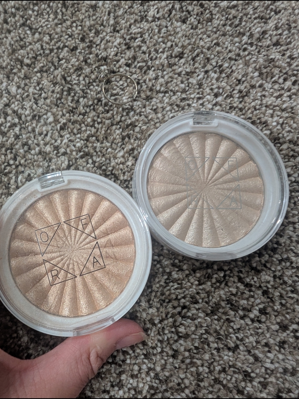 OFRA Shimmering Champagne Highlighter - Light Gold
